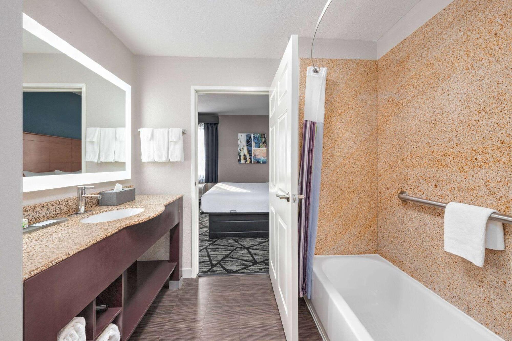 La Quinta By Wyndham Alvarado Extérieur photo
