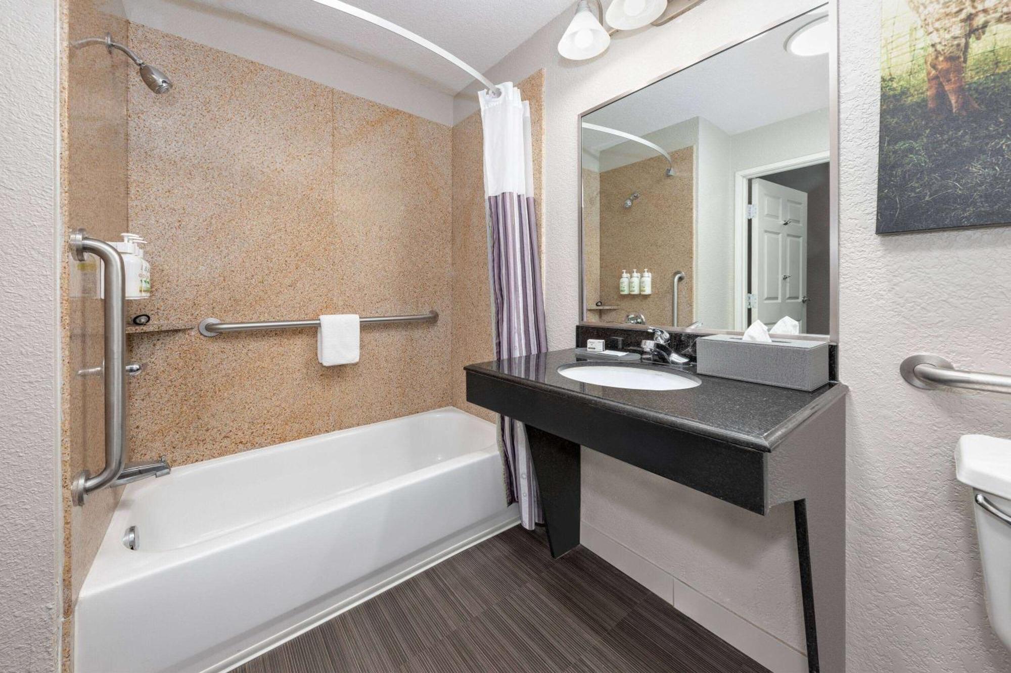La Quinta By Wyndham Alvarado Extérieur photo